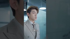 一口氣看完!【陸總的魂穿甜妻嬌又野】白月光回國,灰姑娘等來總裁一紙離婚協議,她瀟灑離去,3年後一場酒局上她美艷動人被各界大佬紛紛求愛,一向冷靜矜貴的他徹底慌了,千里追妻求複合!#芙芙追剧#短剧推荐