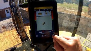 TRIMBLE EARTHWORKS AND TOPCON RL-SV2S LASER DEMO ON CAT304