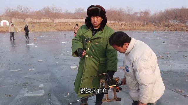 冬天钓不到鱼，今天用水下摄像头一探究竟，看完后心态都崩了！