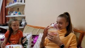 24 ЧАСА ПРОБУЕМ ЕДУ ВСЕГО МИРА! ЧЕЛЛЕНДЖ Что Кому Попадётся? Лика VS Милана Мими Шоу