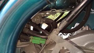 Как снять бензобак и аккумулятор на Yamaha XJ 900 S.