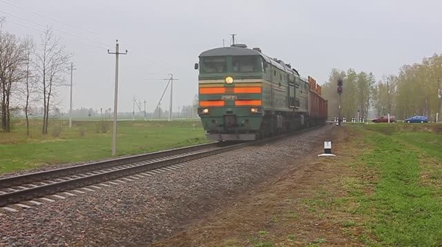 2ТЭ10МК-3571 (БЧ, ТЧ-16 Витебск) с грузовым поездом заходит на ст. Червено