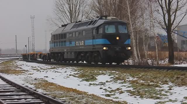 BR232-562-4 (Oxar Rail Rent/Polska) с порожним контейнерным поездом покидает ст. Брест-Северный