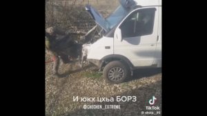 Мужчина в одиночку поднял и установил двигатель в газель. 200 кг!!