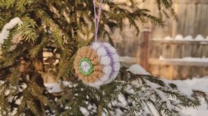 Ёлочный шарик крючком фриформ