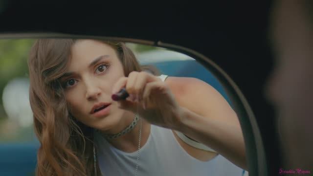 Постучись в мою дверь | Başak Gümülcinelioğlu - Sen Çal Kapımı смотреть онлайн