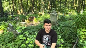 Интервью с Добрыней на кладбище в Петербурге