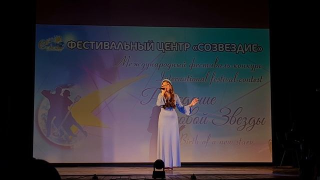Посадила яблоньку
