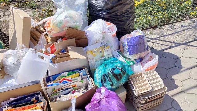 Разделяем мусор в школе и дома. История "добрых крышечек"