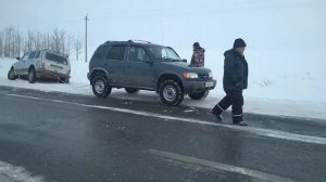 ДАСТЕР на крыше. На дорогах будьте внимательны.... Трасса АКЪЯР-СИБАЙ.