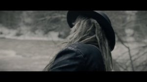 KORPIKLAANI - Harhainen höyhen (с переводом на русский)