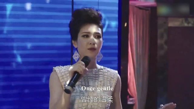 丈夫親自給小三送花瀟灑快活，殊不知妻子被現實所逼淪為歌女討生活，太令人心疼了！ep4-2 смотреть онлайн