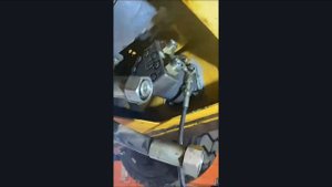 Ремонт мини погрузчика liugong 365 / причина утечки масла в бортовую / как устранить течь масла