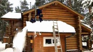 «Уборка снега с крыши загородного дома – профессиональные услуги по зимней очистке крыш»