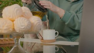 8255167-uhd_4096_2160_24fps