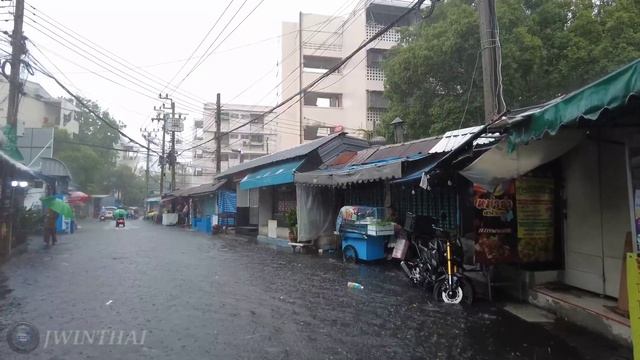4K 🇹🇭 Walking in Heavy Rain Summer Storm in Bangkok | Flash Flood in Thailand 2023 смотреть онлайн