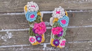 Варежки с цветами фриформ