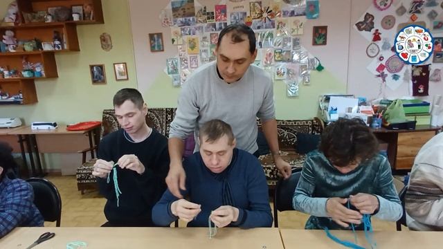 Поделка из ниток Куколка АРДИ Свет