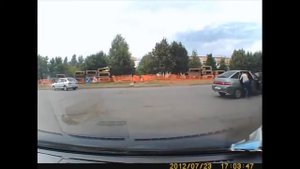 Ребенок выпал из машины
