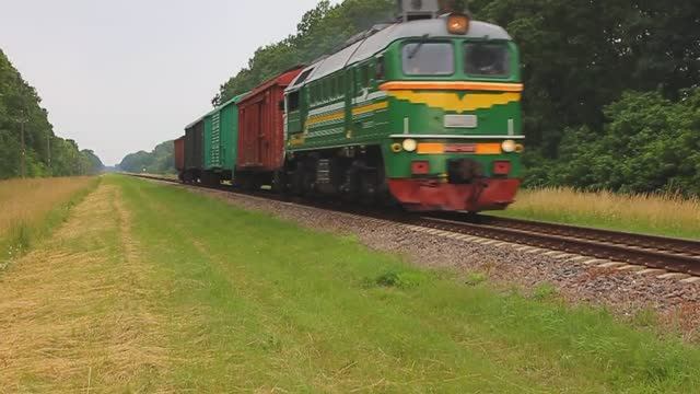 М62-1707 (БЧ, ТЧ-7 Брест, 14Д40) с вывозным грузовым поездом