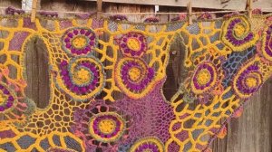 Вязаная шаль - жилет фриформ крючком