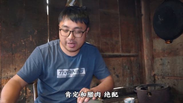 春天里的第一顿野菜，冬宝去山里扯两把蕨菜，和腊肉炖，太好吃了 смотреть онлайн