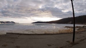 Бухта Нагаевская в середине мая. Смотровая площадка. Море во льду, но завтра его уже не будет