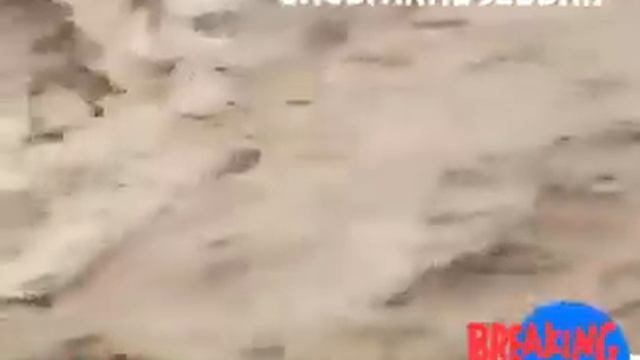 heavy rain in Jeddah, Jeddah main toofani barish, rain in Saudi Arabia. . #jeddah #saudiarabia, смотреть онлайн