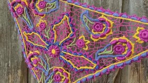 Летняя косынка с огурцами пейсли