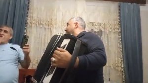 Шамиль Гуладтынский. Даргинская песня под гармошку. Лирическая композиция в кругу друзей.