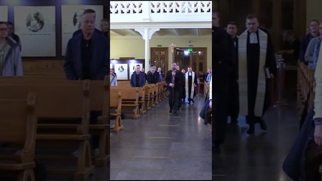 04.06.2023г. Торжественный выход пасторов на Богослужение в Троицу.