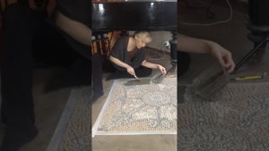 Создание напольной мозаики по эскизам с виллы Адриана. Этап цементирования под разговоры