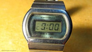 Changing time from 23:59 to 0:00 on the Soviet watch "Elektronika Б6-02"