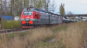 3ЭС4К-013 (РЖД/Окт, ТЧ-21 Волховстрой) с грузовым поездом