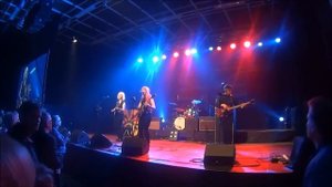 MonaLisa Twins: She's a woman