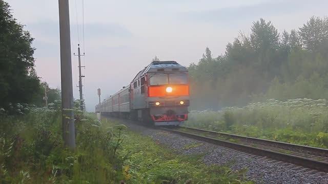 ТЭП70-0355 (РЖД/Окт, ТЧ-14) с поездом №678 Великие Луки - СПб (РЖД/ФПК/Окт)