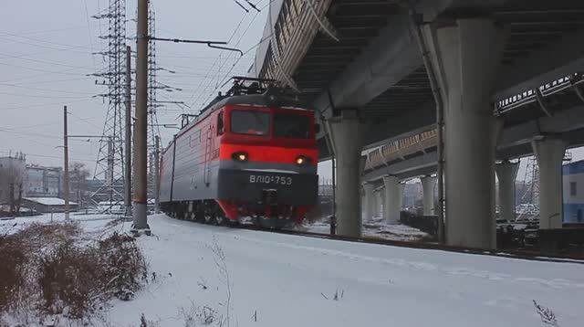 ВЛ10У-753 (РЖД/Окт, ТЧ-21 Волховстрой) с передаточным грузовым поездом