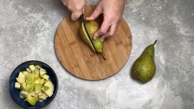 КАК ПРИГОТОВИТЬ ШАРЛОТКУ С ЯБЛОКАМИ И ГРУШЕЙ В ДУХОВКЕ? Вкусная, ароматная и простая выпечка к чаю