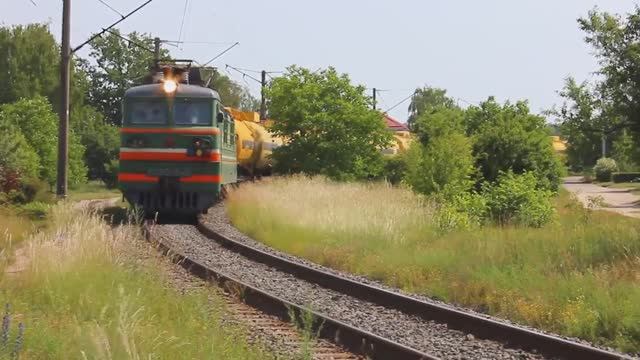 ВЛ80С-649 (БЧ, ТЧ-3 Барановичи) с грузовым наливным поездом (65 ваг.) прибывает в Инженерный парк