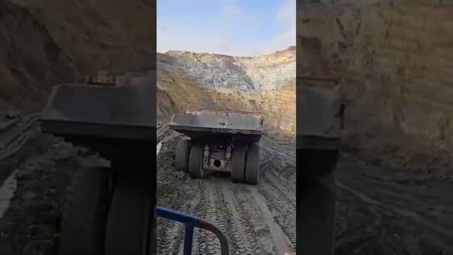 Сдать металлолом в Санкт-Петербурге. ЛомТранс: вывоз лома в СПБ и ЛО 24/7☎️ +7 812 319-33-95