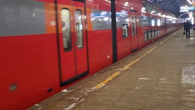 Отправление сдвоенного "Штадлера" ЭШ2-002/ЭШ2-010 со станции Славянский бульвар. Линия D1.