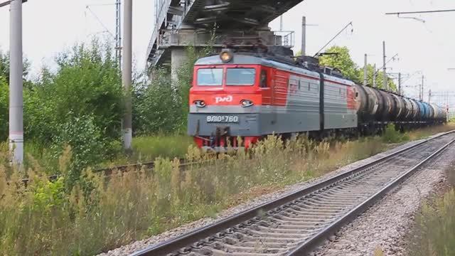 ВЛ10У-760 (РЖД/Окт, ТЧ-21 Волховстрой) с грузовым наливным поездом