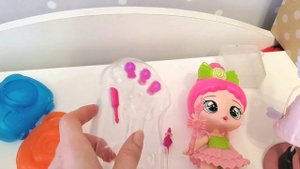 Кукла надувает пузыри. BUBILOONS bubigirls