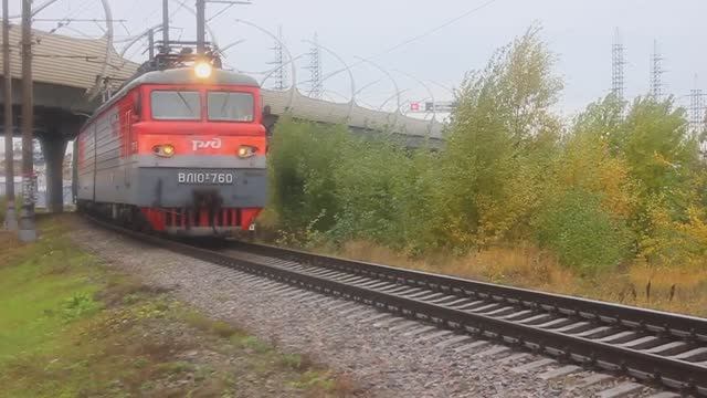 ВЛ10У-760 (РЖД/Окт, ТЧ-21 Волховстрой) с передаточным грузовым поездом