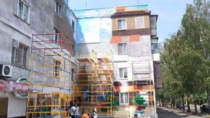 При въезде на ЮГОК в Кривом Роге пишут муралы