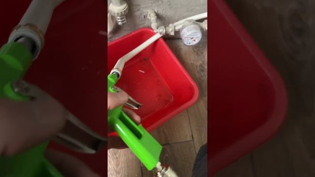слей воду зимой