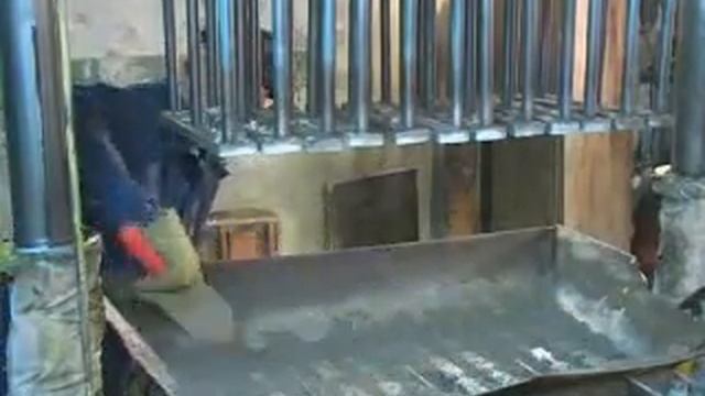 Видеоролик работы вибропресса Рифей 04