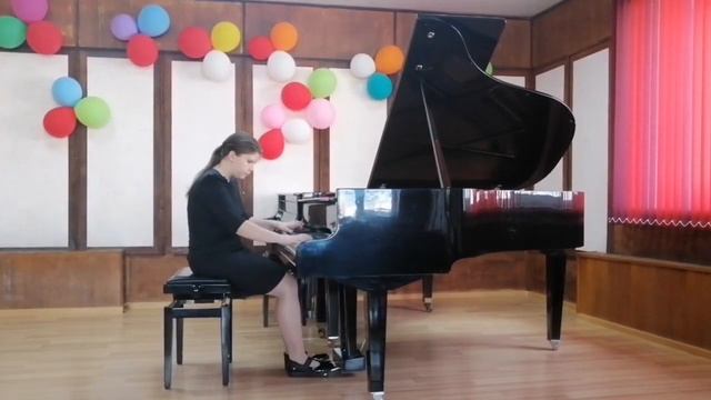 Лавренова Карина - Э. Григ "Маленькая птичка" смотреть онлайн