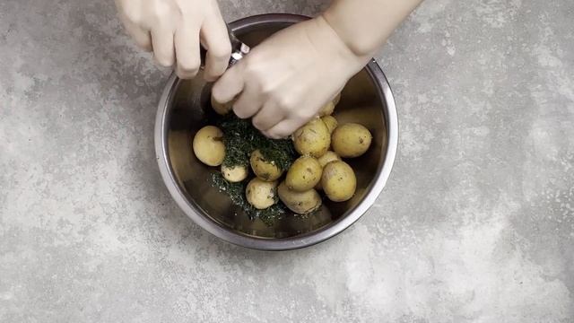 КАК ПРИГОТОВИТЬ МОЛОДУЮ КАРТОШКУ С ЧЕСНОКОМ В ДУХОВКЕ? Вкусное постное блюдо на обед и ужин