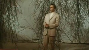 Олег Ефремов читает стихотворение Угощаю рябиной (1976)